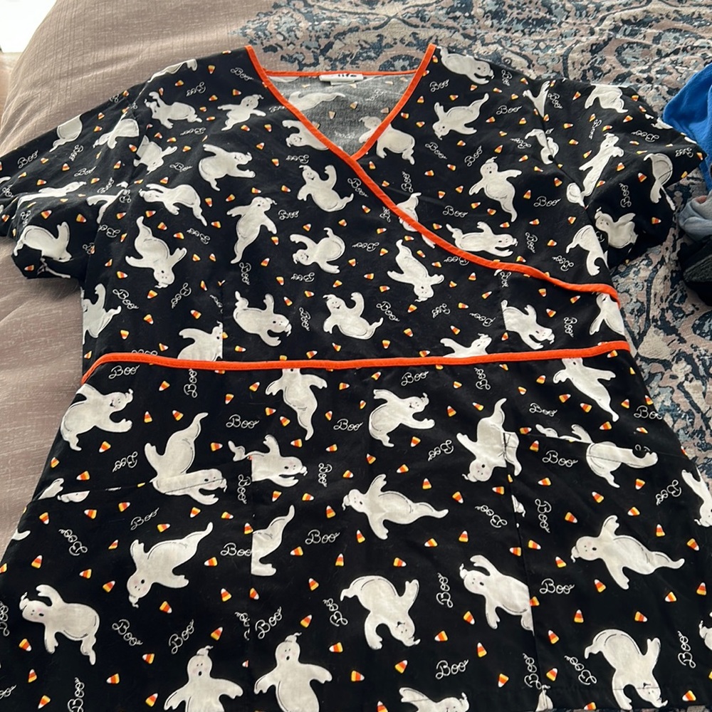 Halloween scrub top with drawstring with two pockets